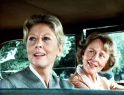 Olivia Walton (Michael Learned, l.) lernt von ihrer Tante Kate (Louise Latham, r.), dass das Altern durchaus auch seine schönen Seiten hat ...