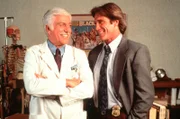 Dr. Sloan (Dick Van Dyke, l.) und sein Sohn Steve (Barry Van Dyke, r.) sind ein fantastisches Team.
