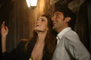 Tierärztin Silvia (Gaia Bermani Amaral) und Kommissar Vincenzo (Enrico Ianniello) kommen spät in der Nacht beschwingt und beschwipst vom Tanzwettbewerb nach Hause zurück. Der Sternenhimmel lässt ihre Herzen höher schlagen.