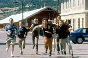 Gierig nach zwei Millionen Dollar wagen (v.l.) Randy Pear (Jon Lovitz), Duane Cody (Seth Green), Tracy (Amy Smart), Blaine Cody (Vince Vieluf), Vera Baker (Whoopi Goldberg), Enrico Pollini (Rowan Atkinson), Owen Templeton (Cuba Gooding Jr), Nick Schaffner (Breckin Meyer) und Merrill Jennings (Lanei Chapman) eine verr&uuml;ckte Reise von Las Vegas nach Silver City.