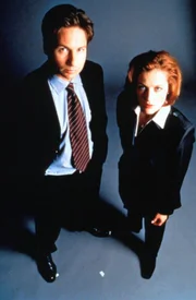 L-R: Fox Mulder (David Duchovny) und Dana Scully (Gillian Anderson)