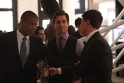 L-R: Clinton Jones (Sharif Atkins), Neal Caffrey (Matthew Bomer) und Agent Westley (Ryan James Nolan)