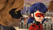 L-R: Cat Noir und Ladybug