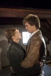 L-R: Hazel (Shailene Woodley) und Gus (Ansel Elgort)