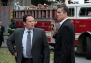 L-R: Detective Fusco (Kevin Chapman), Reese (Jim Caviezel)