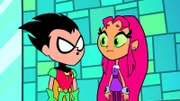 Robin (l), Starfire (r)