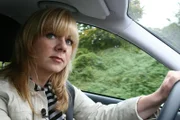 In jeder Folge begibt sich Julia Leischik auf Spurensuche und verfolgt die letzten Lebenszeichen der vermissten Person. Am Ende jeder Suche stehen dann unvergessliche Momente voller Emotionen.