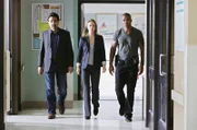 Versuchen, einen Serientäter zur Strecke zu bringen: Rossi (Joe Mantegna, l.), JJ (AJ Cook, M.) und  Morgan (Shemar Moore, r.) ...