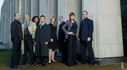 Die Special Victims Unit ist eine New Yorker Spezialeinheit, die ausschließlich mit der Aufklärung von Sexualdelikten beschäftigt ist. Die engagierten Detectives um Olivia Benson werden täglich mit neuen Gewaltverbrechen konfrontiert, stehen den Opfern zur Seite und stellen die Täter.