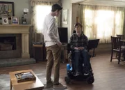 L-R: Ray DiMeo (Mason Cook) und JJ DiMeo (Micah Fowler)