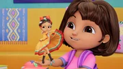 v.li.: Tänzerin, Dora