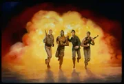 L-R: George Peppard als John 'Hannibal' Smith, Mr. T als B.A. Baracus, Dirk Benedict als Templeton 'Faceman' Peck, Dwight Schultz als 'Howling Mad' Murdock