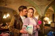 Franz Eberhofer (Sebastian Bezzel), Susi (Lisa Maria Potthoff).