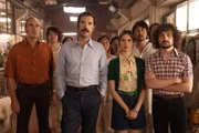 L - R: Michel Vuillermoz  als Marcel Benes, Melvil Poupaud als Didier Mathure, Daphné Patakia als Véra Clouseau, Quentin Dolmaire als Rémy Bidaut