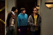 (l-r) Raj Koothrappali (Kunal Nayyar), Howard Wolowitz (Simon Helberg), Leonard Hofstadter (Johnny Galecki)