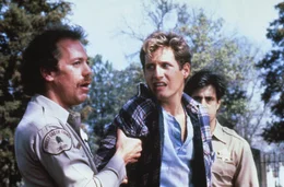 Sheriff  Michael Garris (David Kagen) nimmt Thommy (Thom Matthews) fest.