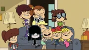 v.li. Lynn, Luna, Lucy, Leni, Luan, Lily, Lana, Lisa, Lola