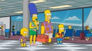 "Die Simpsons", "La Pura Vida." Jedes Jahr organisieren die Eltern von Milhouse einen Trip nach Costa Rica. Die Simpsons schließen sich der Reise an. Nicht nur der Hinflug im eigenen Jet beeindruckt alle gleichermaßen, auch die dort herrschende, entspannte Lebensart fasziniert auf Anhieb. Die Simpsons lernen Pattys Freundin Evelyn kennen. Sie entpuppt sich als Homers Seelenverwandte. Unterdessen findet Lisa heraus, wieso sich Familie Milhouse den kostspieligen Trip nach Zentralamerika jedes Jahr leisten kann.