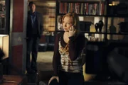 Richard Castle (Nathan Fillion, l.) bekommt zufällig mit, dass Alexis (Molly C. Quinn, r.) Beziehungsprobleme hat ...
