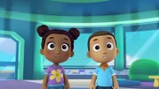Bürgermeisterin Gutherz kommt als Babysitterin zum Einsatz. Es gilt, ihre Nichte Julia (li.) und ihren Neffen Julius zu behüten...