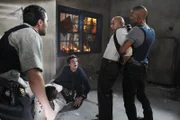Hat das BAU-Team einen neuen Fall aufgedeckt? Manny (Manny Perez, l.), Julio Ruiz (Hakeem Kae-Kazim, 2.v.l.), Reid (Matthew Gray Gubler, M.), Professor Hollis Walker Jr. (Chris Butler, 2.v.r.) und Morgan (Shemar Moore, r.) ...