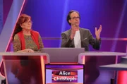 Alice Hoffmann und Christoph Sonntag freuen sich auf spannende Fragen beim Wissensquiz „Meister des Alltags“. Ein Ratespaß, der Tipps und Tricks für den eigenen Alltag liefert – und viele lustige Momente.