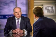 L - R: John Brennan, ehemaliger CIA-Direktor, NBC News Senior National Security and Intelligence Analyst, und Moderator Chuck Todd erscheinen bei "Meet the Press" in Washington, D.C., Sonntag, 15. April 2018.