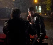 Lionel Fusco (Kevin Chaoman, l.) und John Reese (Jim Caviezel)