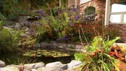 Die frischgebackenen Eltern Kellen und Sonja Upholt hoffen, ein Stück alpines Paradies in Coeur d'Alene, Idaho, erwerben zu können. Der Ort liegt an einem schönen See und ist von eindrucksvollen Bergen umrahmt. Hier sollen ihr Erstgeborener, Baby Brecken, wie auch geplante weitere Kinder inmitten unberührter Natur aufwachsen.