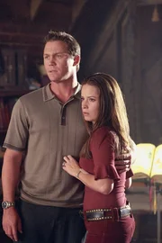 Könne Piper (Holly Marie Combs, r.) und Leo (Brain Krause, l.) Paige retten?