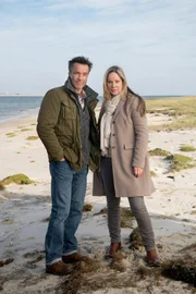 Hannes Jaehnicke (als Hennes) und Ann-Kathrin Kramer (als Katharina) in Verbindung mit der Sendung inkl. SocialMedia bei Nennung ZDF/Georges Pauly
