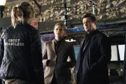Der Mord an einem Geisterjäger beschäftigt Richard Castle (Nathan Fillion, r.) und Kate Beckett (Stana Katic, M.)