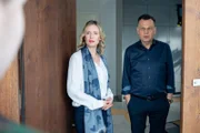 Hatte das Ehepaar Siepert (Simone Ascher, l., Gerhard Wittmann, r.) etwas mit der toten Rebecca Lang zu tun?