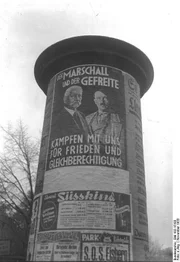 Ein Wahlplakat an einer Berliner Litfaßsäule    +++