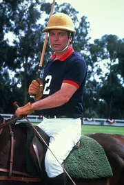 Jonathan Hart (Robert Wagner)