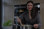 Nermina Malanovic, Biowissenschaftlerin, forscht an Peptiden. Die stecken auch in der Hühnersuppe, die sie gerade kocht.