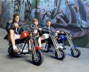 Mein cooler Onkel Charlie "Alan ist anders". Im Bild (v.li.): Charlie Sheen (Charlie Harper), Angus T. Jones (Jake Harper), Jon Cryer (Alan Harper).