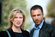 Candice Renoir (Cécile Bois, l.); Antoine Dumas (Raphaël Lenglet, r.)