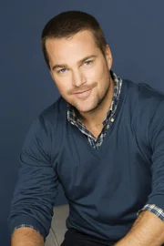 (4. Staffel) - Ist ein wahrer Identitätskünstler, der sich in jede Rolle hineinversetzen kann: Special Agent G. Callen (Chris O'Donnell) ...