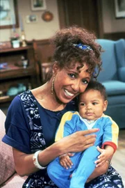 1. Staffel: Rachel Crawford (Telma Hopkins) und ihr kleiner Sohn Richie.