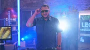 Sebastian Lege mit einer Sonnenbrille.