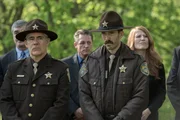 L-R: Kevin O'Rourke als Sheriff Tom Weinike, Thomas M. Wright als Sheriff Wade Houghton.