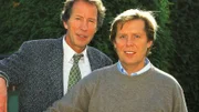Chefarzt Dr. Ulrich Waldner (Hartmut Becker, l.) und sein Freund Dr. Stefan Frank (Sigmar Solbach).