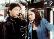 Dr. Jack Stewart (Scott Baio, l.) bittet seine Exfreundin Josie (Kristen Cloke, r.) um Hilfe.