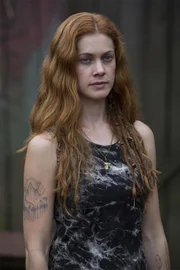G'Winveer Farrell (Gillian Alexy)