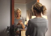 Ist fest davon überzeugt, ihre Ehe zu retten. Doch dabei gerät Lynette (Felicity Huffman) in eine äußerste peinliche Situation ...