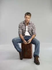 (2. Staffel) - Obwohl Wade Kinsella (Wilson Bethel) im Ort als Frauenheld bekannt ist, scheint er bei Zoe Hart überhaupt keine Chance zu haben ...