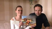 Das Haus von Franziska und Stefan wird ein stattliches Blockbohlenhaus. In einem Teil des Hauses wollen sie Ferienwohnungen integrieren. Bevor die beiden von ihrem Haus profitieren können, müssen sie Zeit, Geld und Kraft investieren.