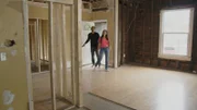 Um ein Cottage im mediterranen Stil mit einem eigenwilligen Grundriss zu verstehen, müssen Page Turner und DeRon Jenkins die Räume umstrukturieren. Indem sie die Zimmer umgestalten, erschaffen sie mehr Platz und ein extra Zimmer. So soll der Wert des Hauses gesteigert werden - denn den beiden geht es um einen guten Verkauf.