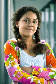 Johna Fontaine spielt Daphne.